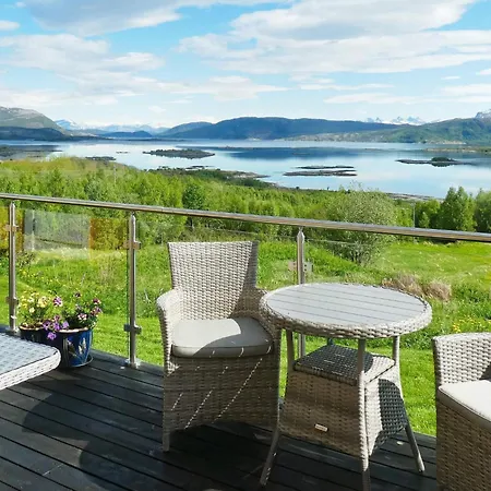 Seaside Charm In Hamaroy-by Traum *