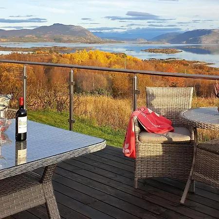 Seaside Charm In Hamaroy-by Traum Skutvika