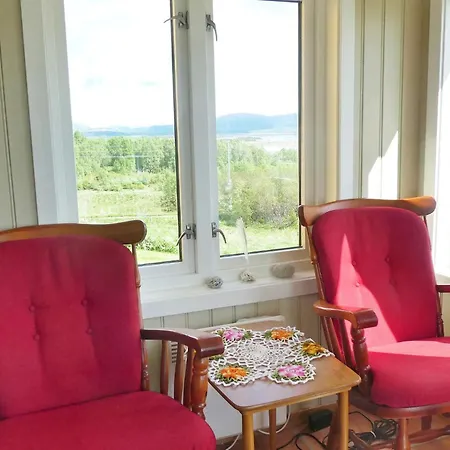 Seaside Charm In Hamaroy-by Traum Skutvika