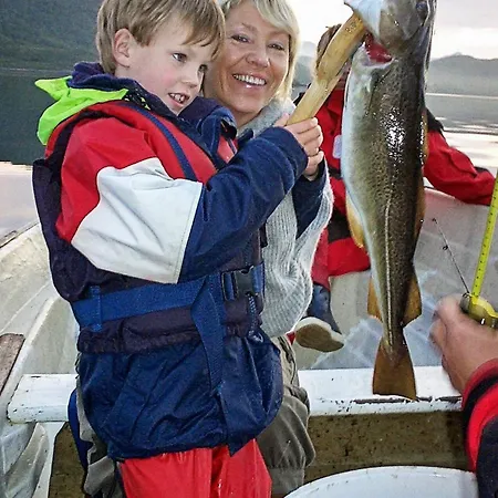 Seaside Charm In Hamaroy-by Traum Skutvika